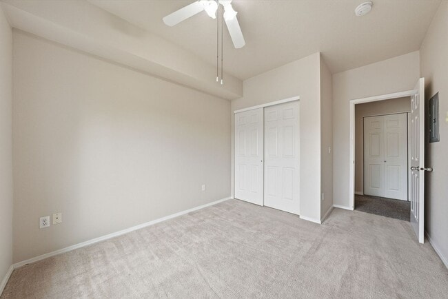 Building Photo - 22855 E Country Vista Dr