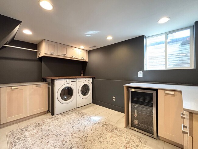Building Photo - Gorgeous Sugarhouse Remodel!