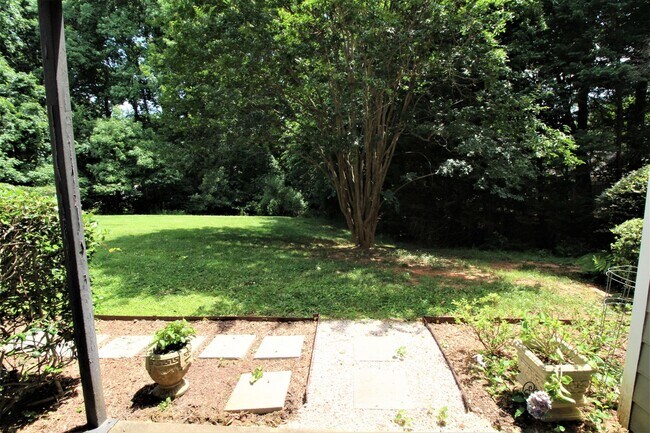 Building Photo - (Coming Soon) 2 Bedroom Condo In South Park!