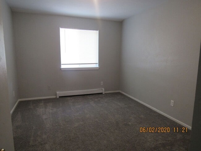 Building Photo - TWO-STORY CONDO IN RIFLE!