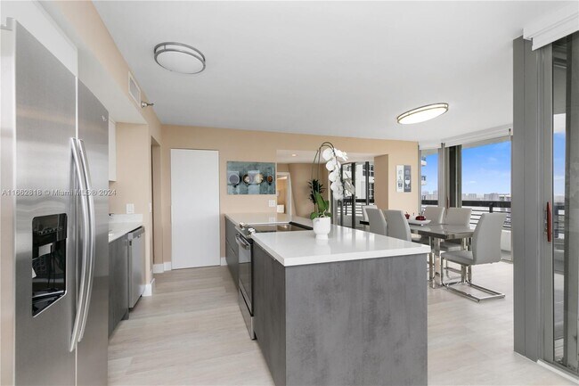 Building Photo - 3500 Mystic Pointe Dr