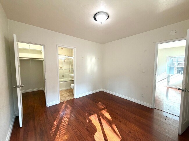 Building Photo - Now available 1bed/1bath unit in Normal Heights!