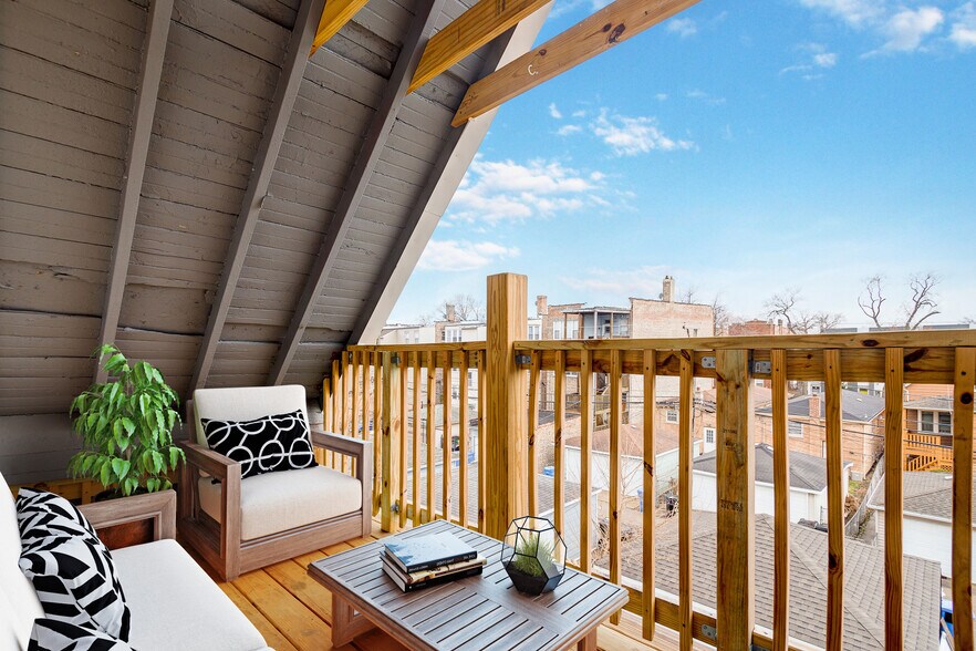 Private Deck - 2634 N Lawndale Ave