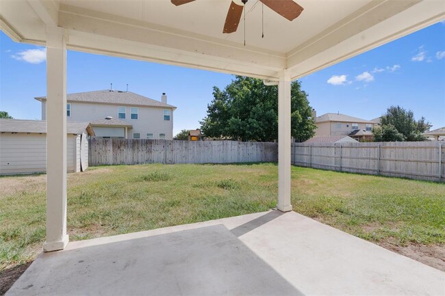Building Photo - 1601 Briar Hill Dr