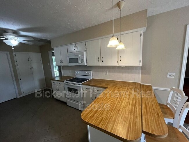 Building Photo - 6608 Highridge Dr