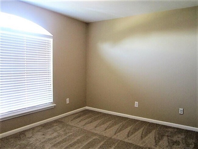 Building Photo - 12403 Fort Dupont Ln