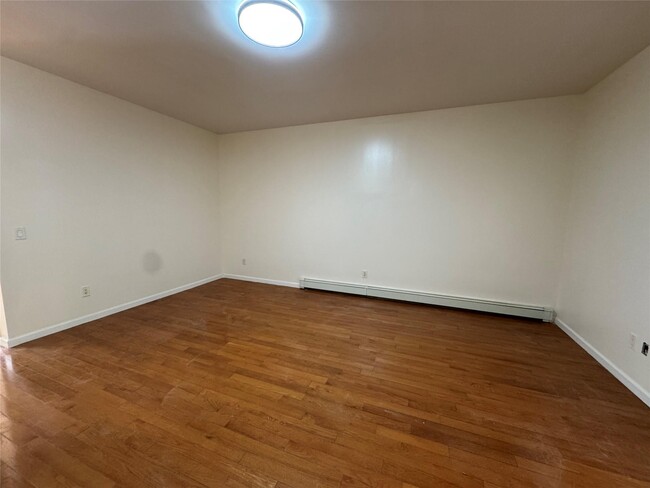 Building Photo - 454 58th St