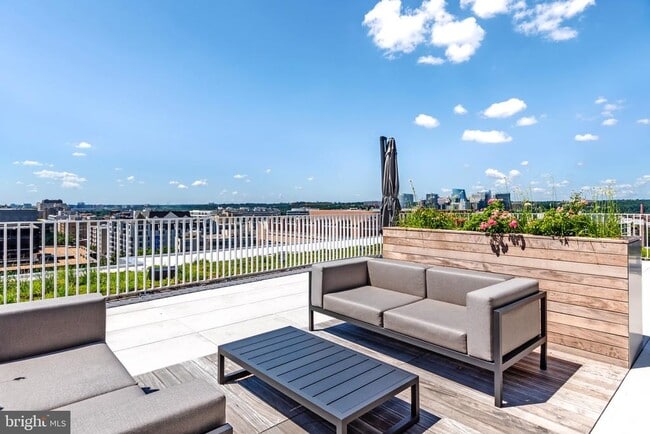 Building Photo - 1110 23rd St NW