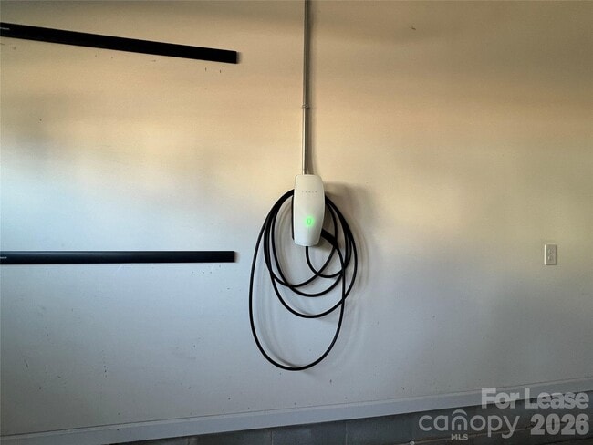 Building Photo - 5016 Britannia Blvd