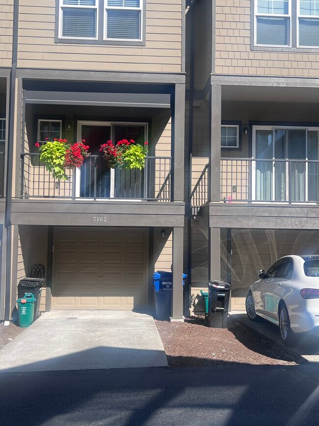 Building Photo - 7162 Shinkle Pl SW