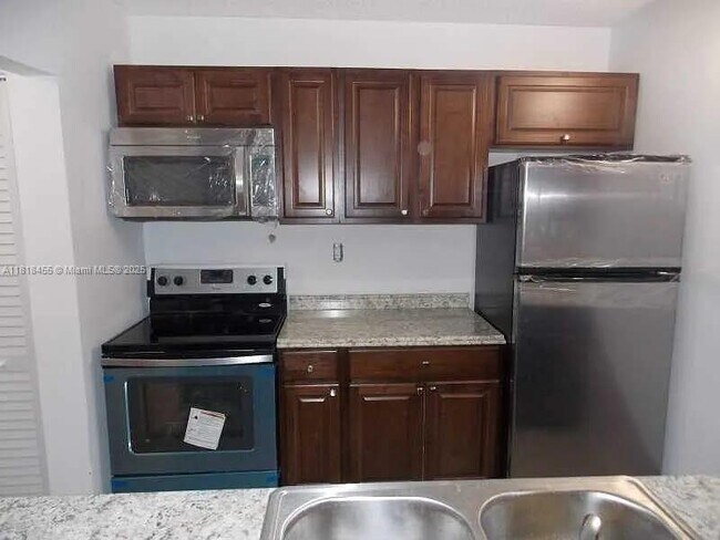 Building Photo - 7031 SW 129th Ave