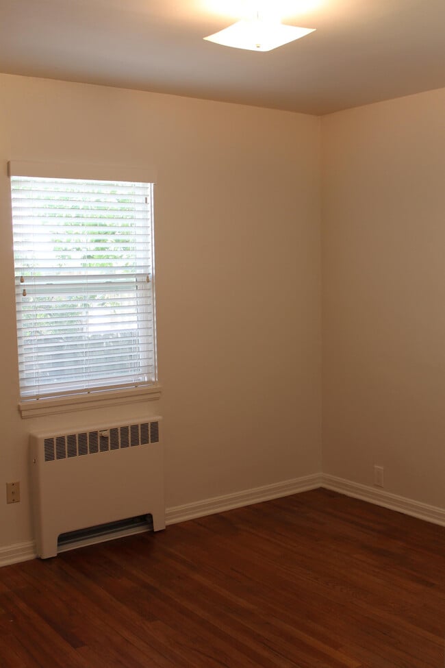 Building Photo - 1663 Blaine Ave