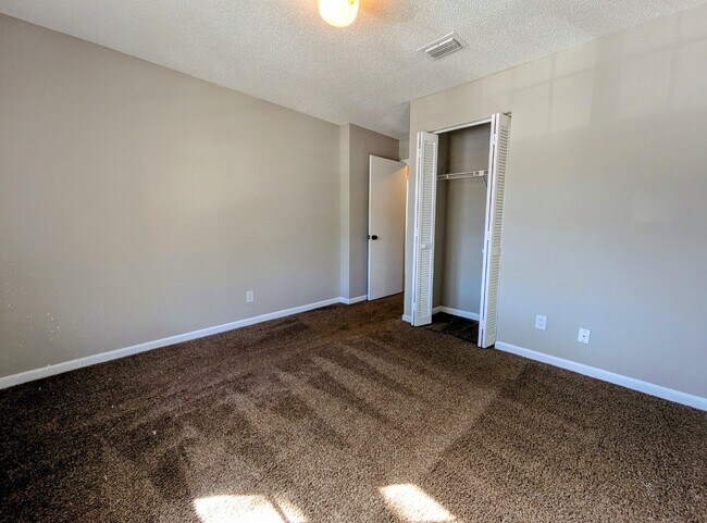 Building Photo - "COMING SOON! Spacious 3-Bedroom Townhouse Retreat with 2.5 Baths in Orange Park Awaits!"