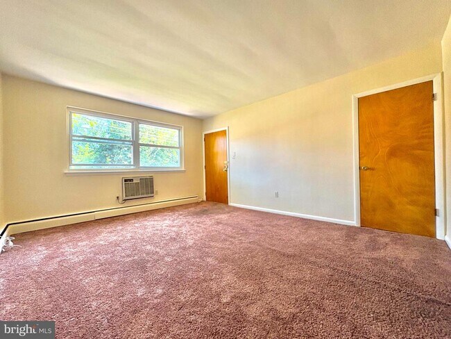Building Photo - 8206 Verree Rd