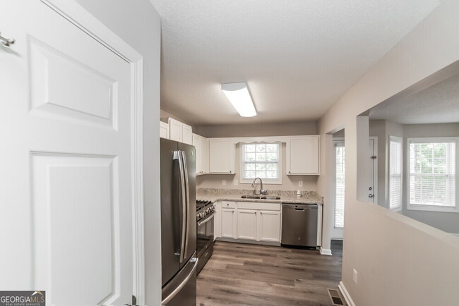 Building Photo - 425 River Trace Dr