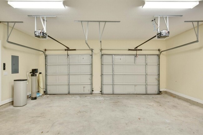 Building Photo - 118 N Buckhorn Dr