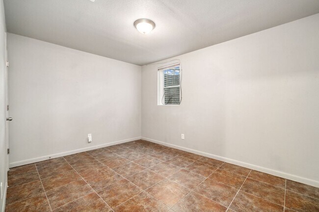 Building Photo - 810 W Laurel St