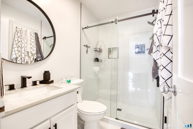 Building Photo - 60 Lawn Ave