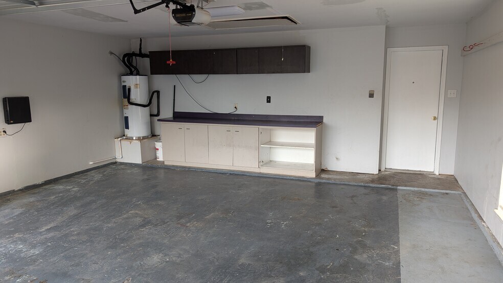 Building Photo - 7418 Fairfield Dr