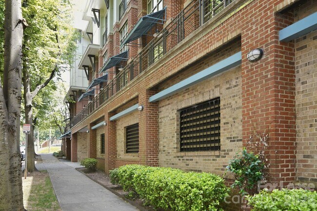 Building Photo - 1101 W 1st St