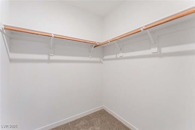 Building Photo - 943 Watford Pl