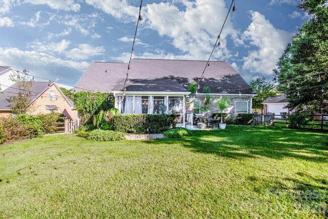 Building Photo - 111 River Birch Cir