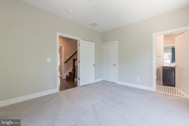 Building Photo - 1527 16th Rd N