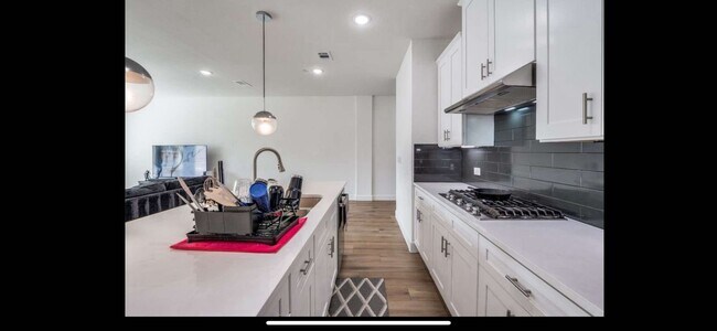 Building Photo - 5629 Woodlands Dr