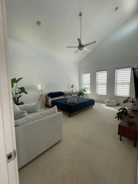 Building Photo - 6013 Florencia Ln