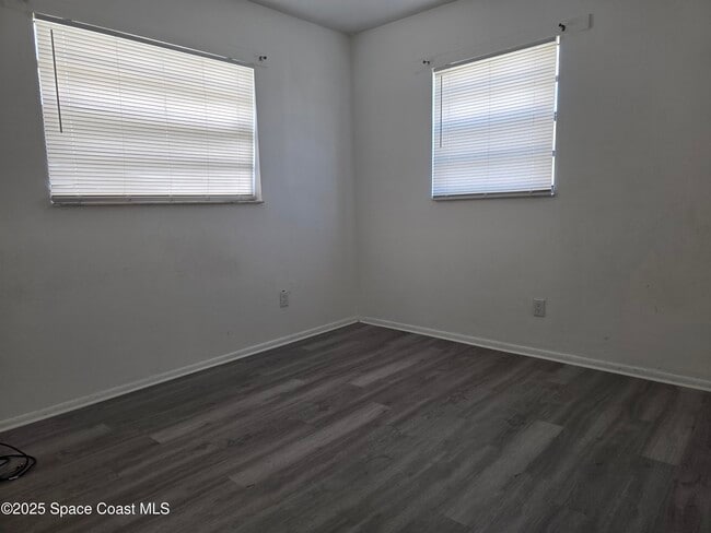 Building Photo - 747 E University Blvd