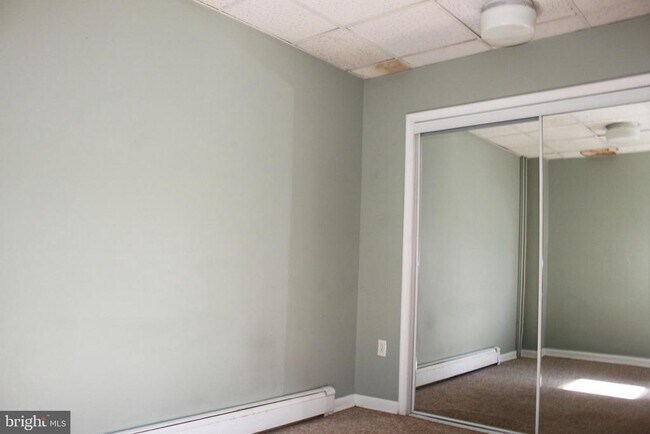 Building Photo - 122 E Queen St