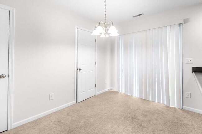 Building Photo - Master-on-Main End-Unit Townhome in Back Creek Villages!