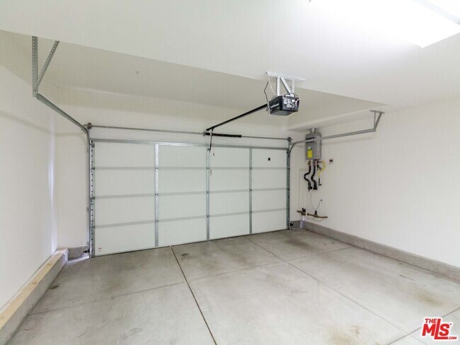 Building Photo - 2753 Waverly Dr