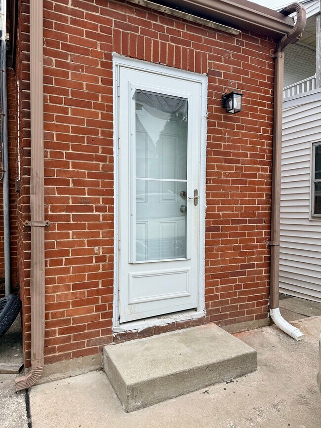 Building Photo - 3443 Derry St