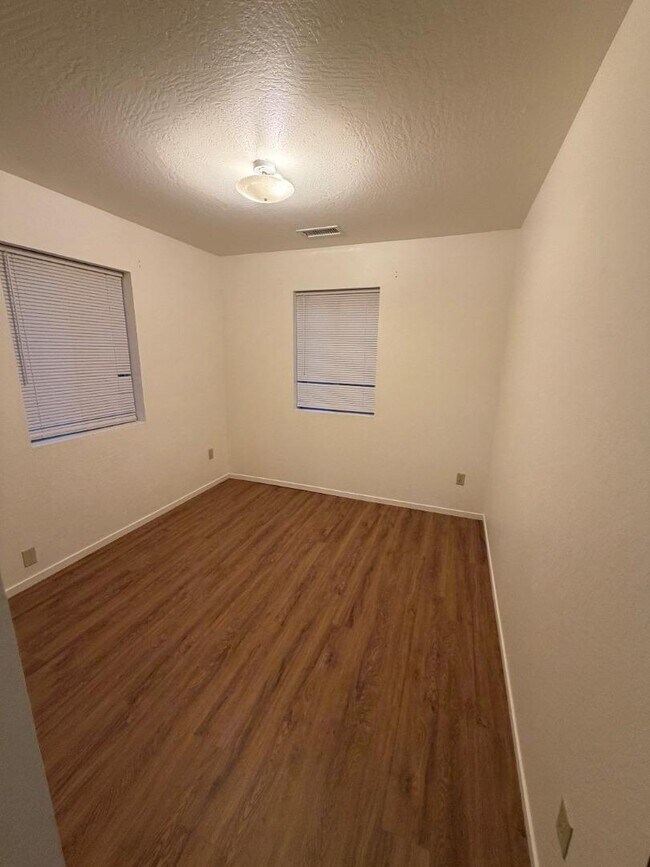 Building Photo - 11100 La Honda Rd