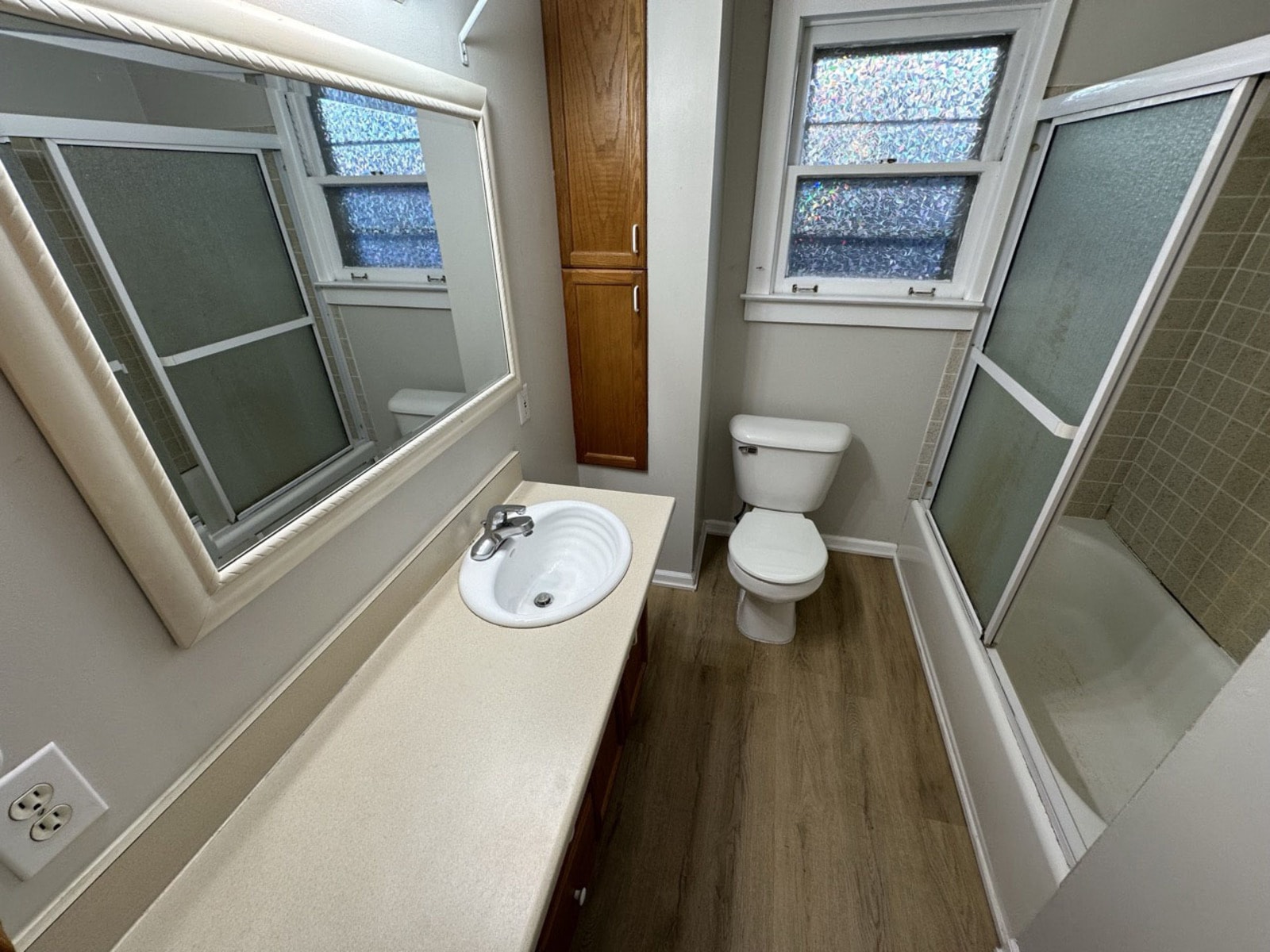 Bathroom - 260 Spencer St