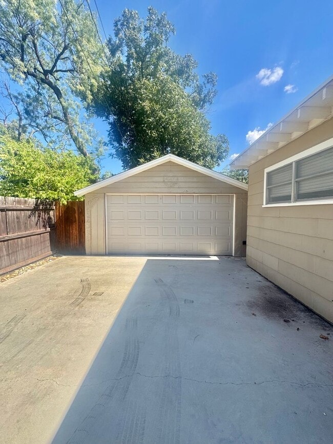 Building Photo - NOW AVAILABLE - 4 Bedroom + 3 Bathroom Hom...