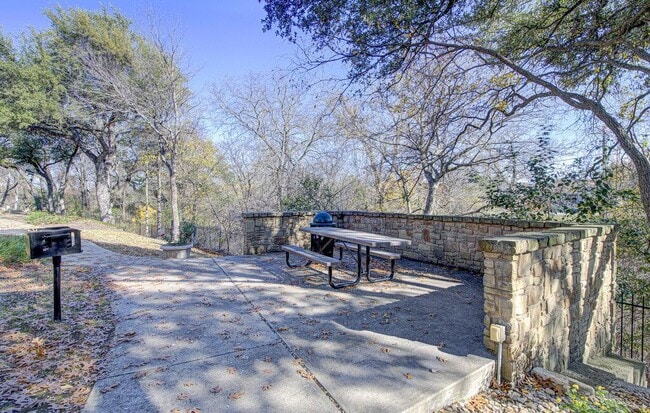 Building Photo - 2008 Creek Ledge Pl