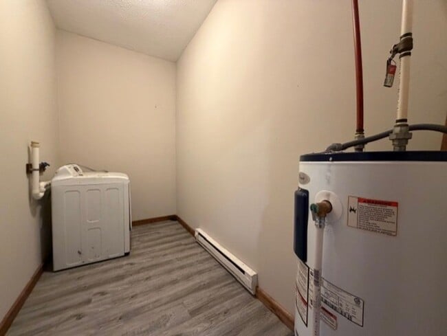 Building Photo - 4 bed 1.5 Bath Home Available in Springfield+