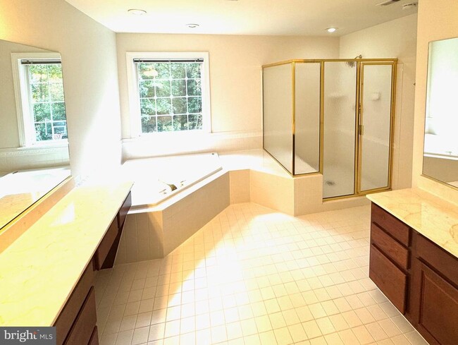 Building Photo - 11000 Farmview Way