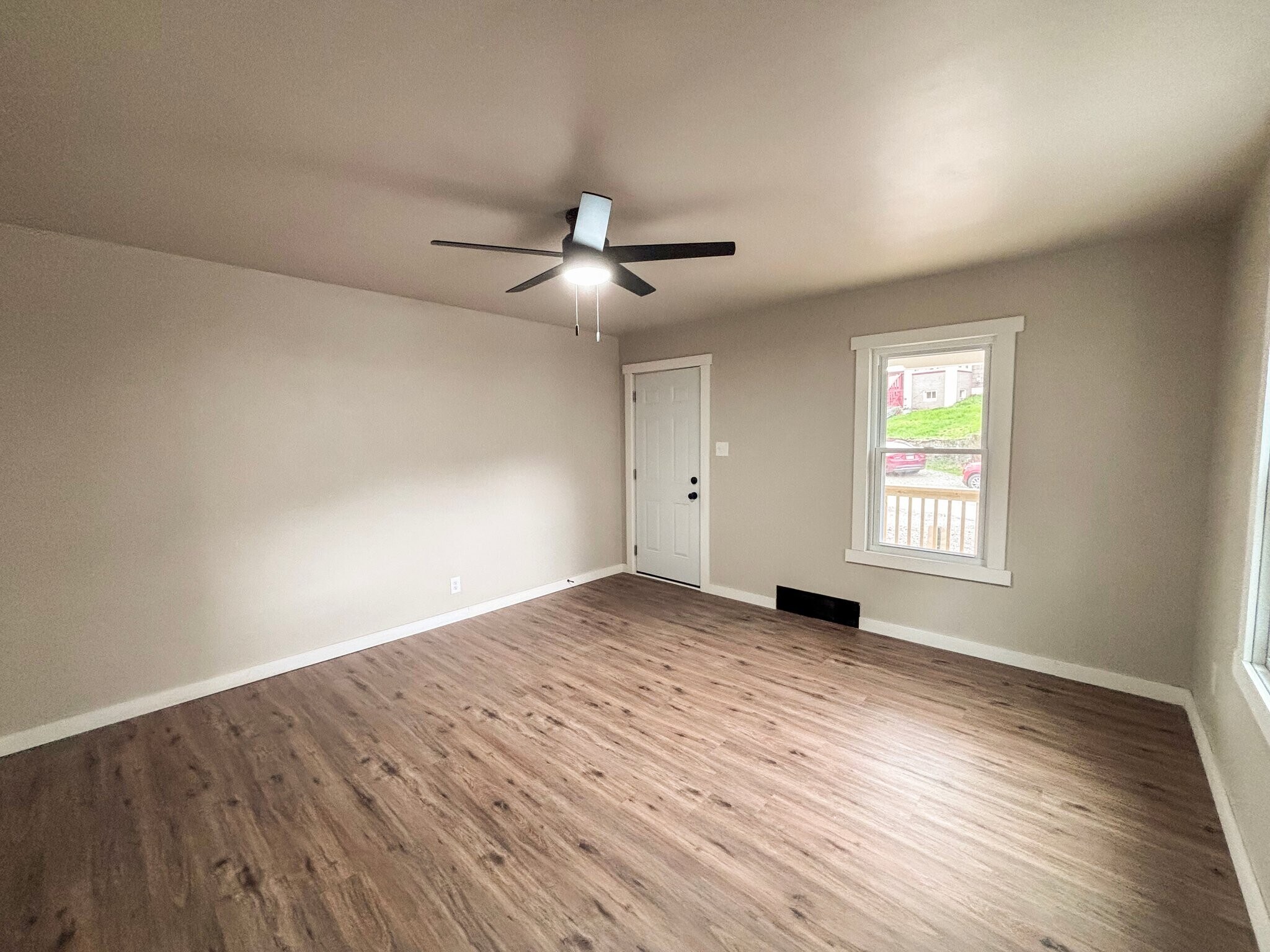 Building Photo - 489 Evergreen Rd