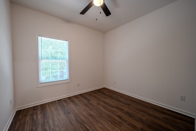 Building Photo - 37425 Mutiny Dr