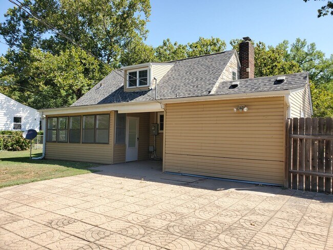 Building Photo - No longer accepting Applications after 10/...