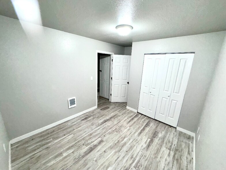 Building Photo - 63671 Harriet Rd