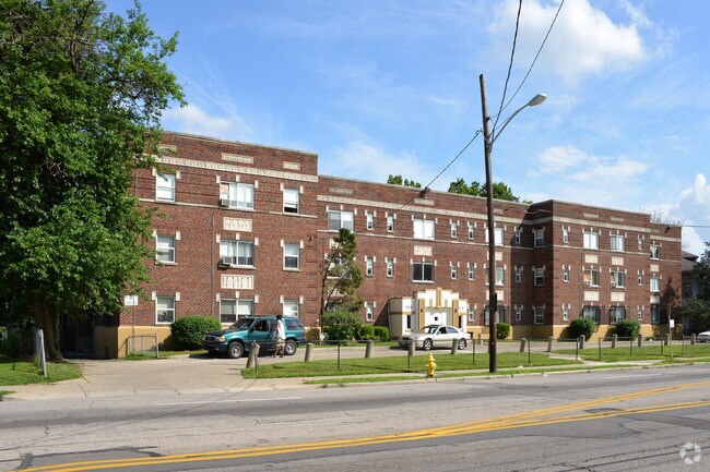 Building Photo - Entowne Manor