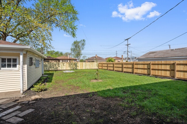 Building Photo - 9520 Major Ave