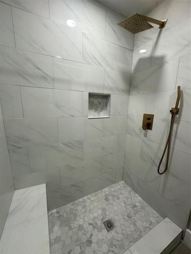 Building Photo - 8005 Bowen St