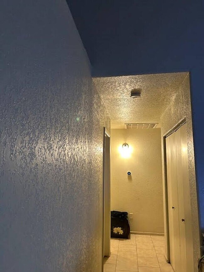 Building Photo - CASTLE VIEW