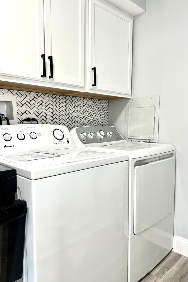 Building Photo - 1594 Cornell Cir