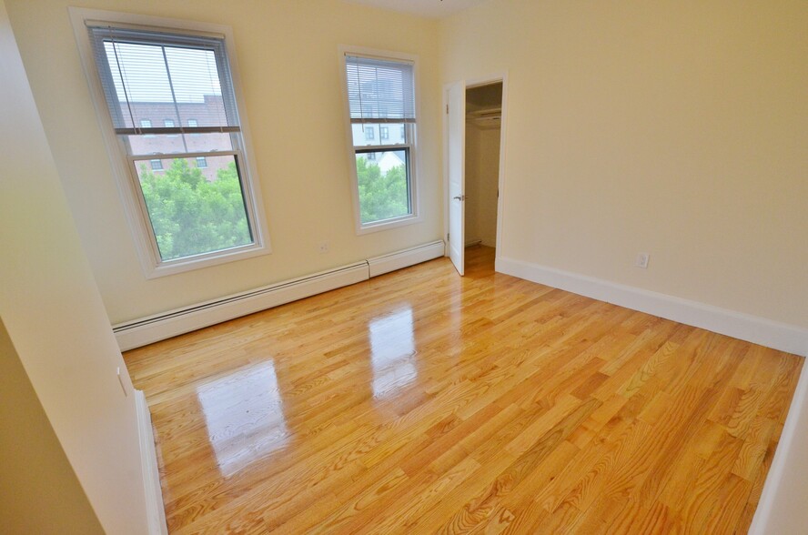 Building Photo - 33 Brookline St